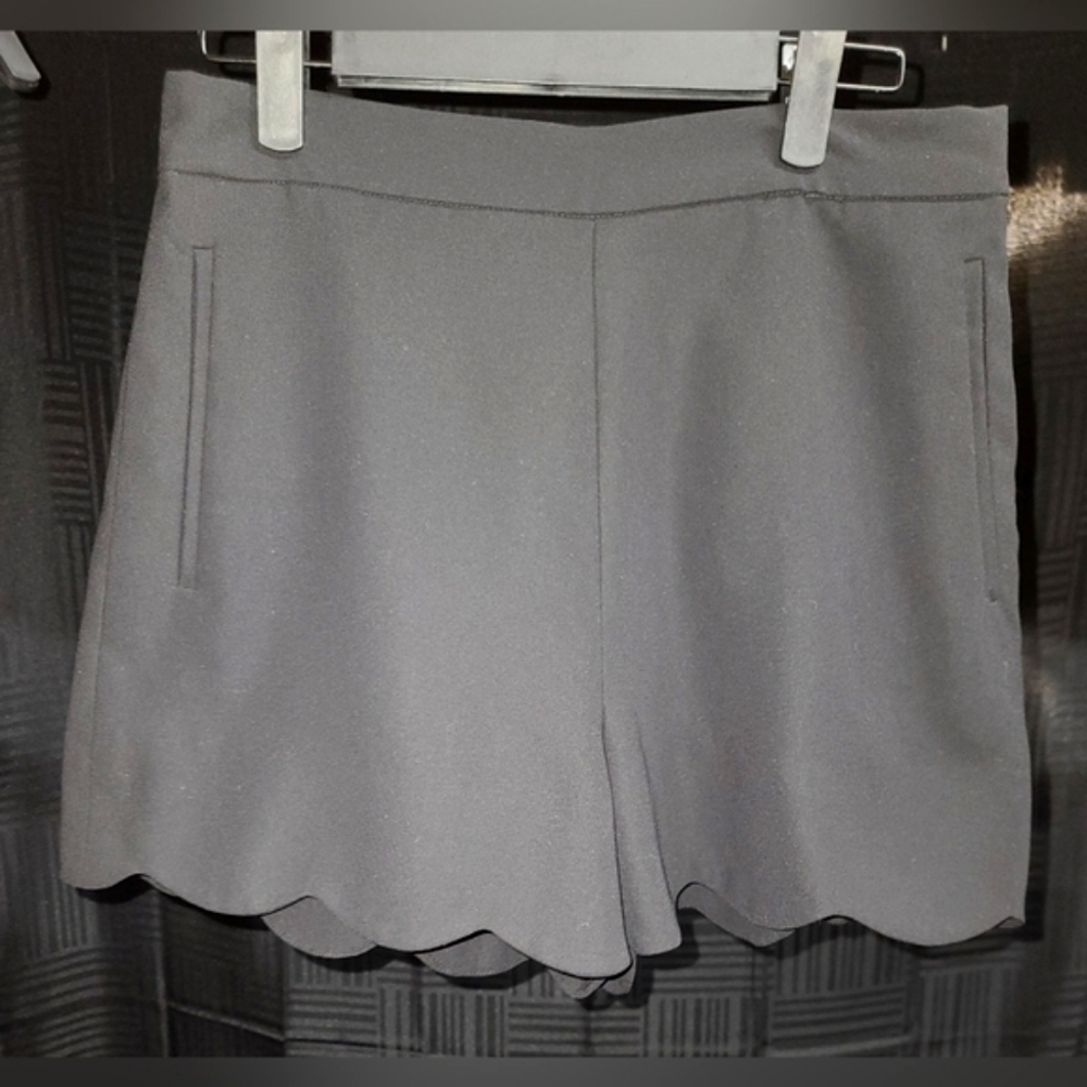 Wilfred High Waist Black Scalloped Shorts